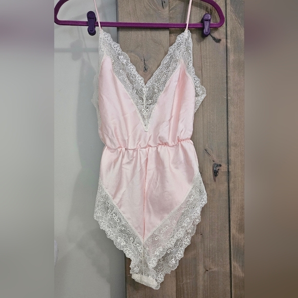 Vintage MS.LESLEE Lace Satin Teddy Romper n Light Pink/ivory. Size M - Picture 6 of 9